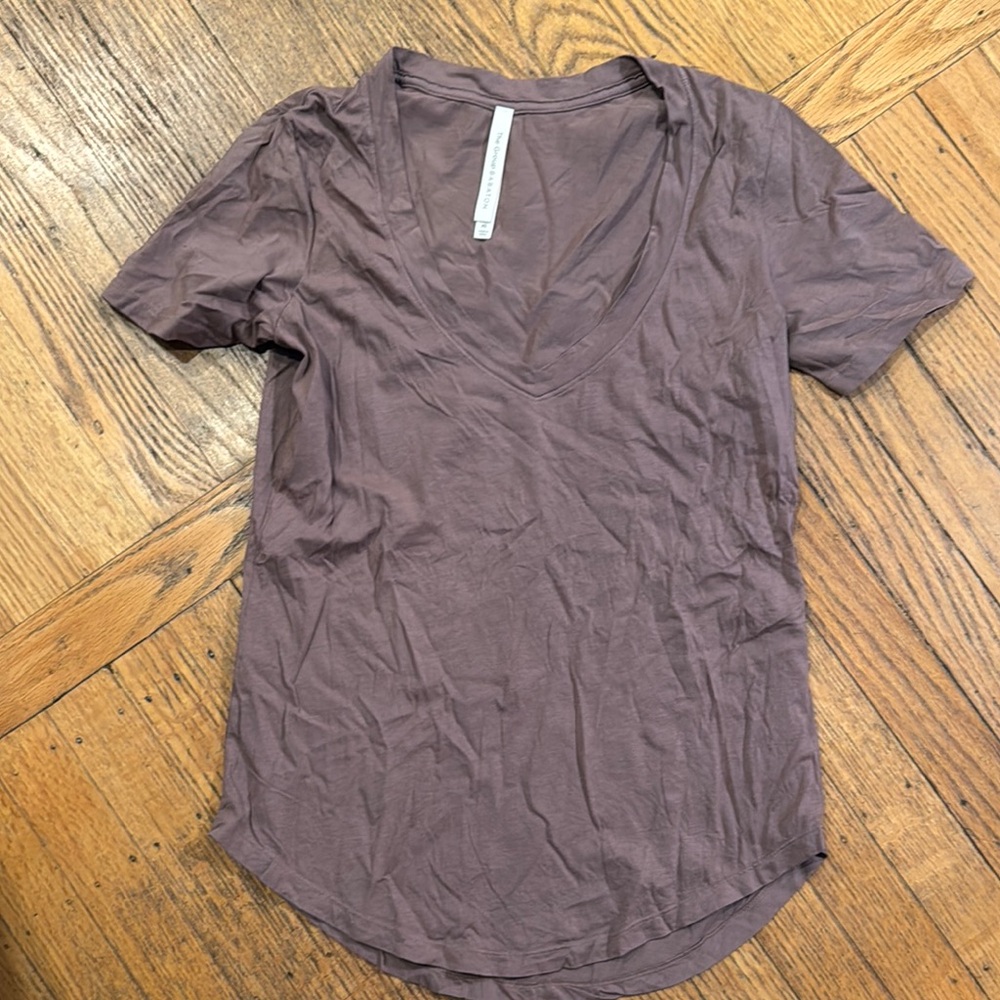 The group by babaton V-Neck T-Shirt in Mauve